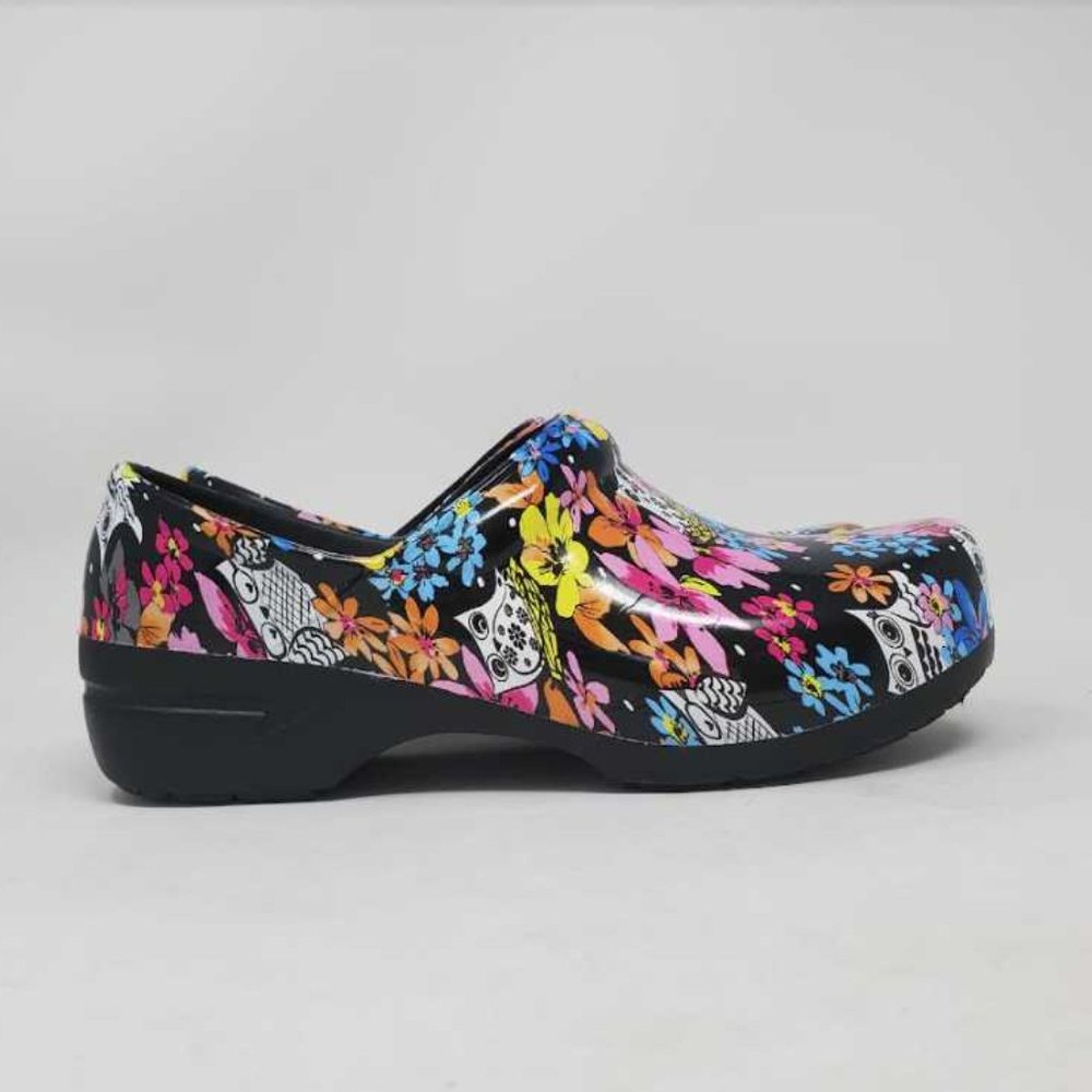 Women's 8 Anywear Sr angel healthcare professional closed back clog shoes owl